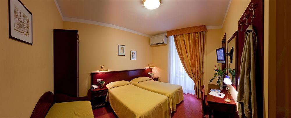 Hotel Boccascena Janov Exteriér fotografie