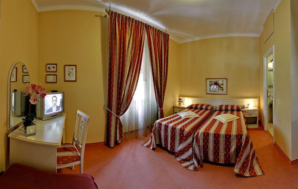 Hotel Boccascena Janov Exteriér fotografie
