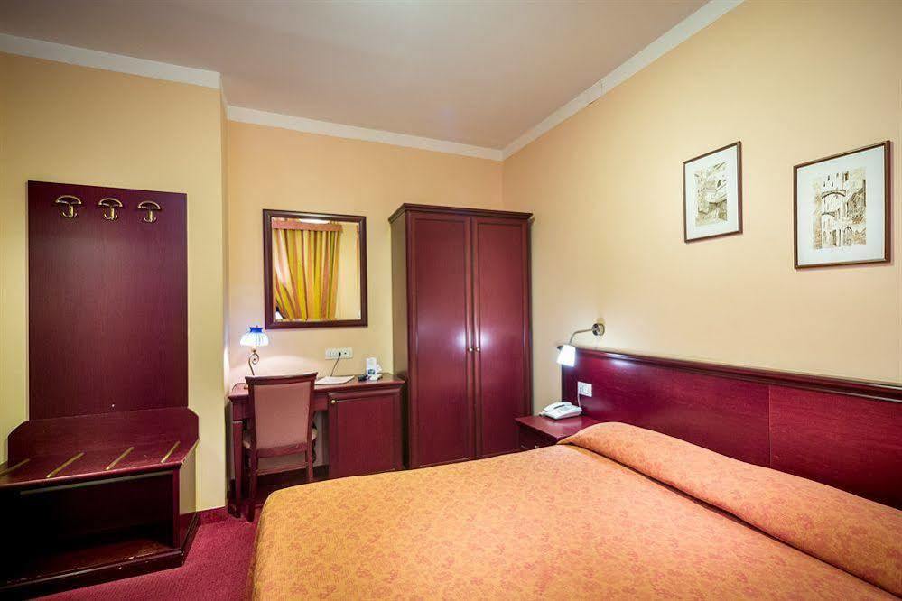 Hotel Boccascena Janov Exteriér fotografie