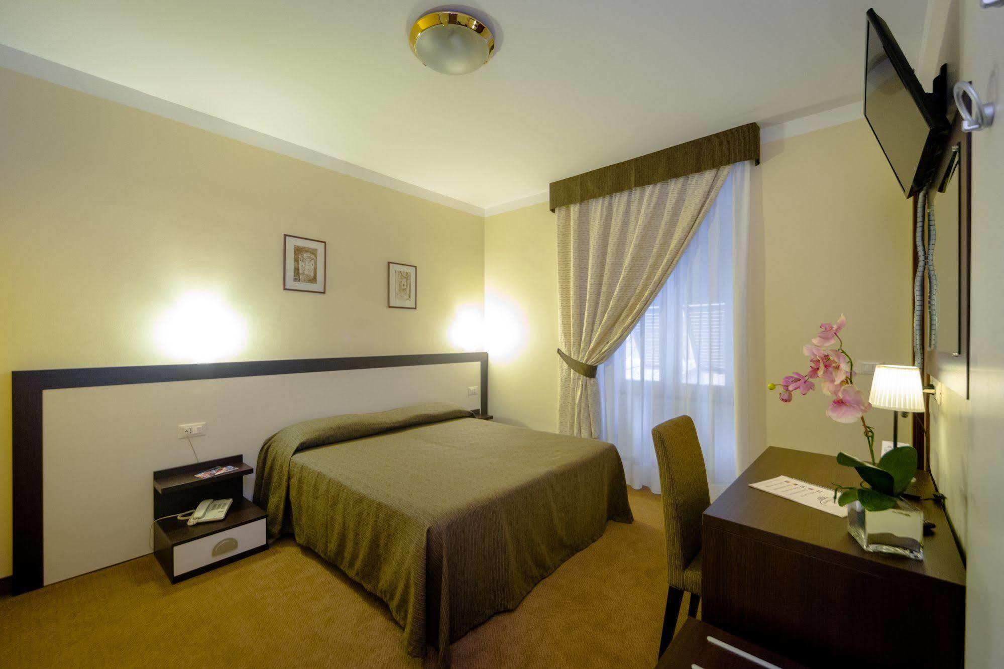 Hotel Boccascena Janov Exteriér fotografie